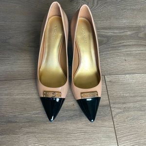 Coach pumps